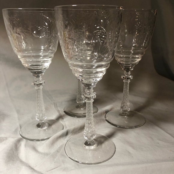 Elegant Clear Wine Libbey Glass Set of 4 - Picture 3 of 8